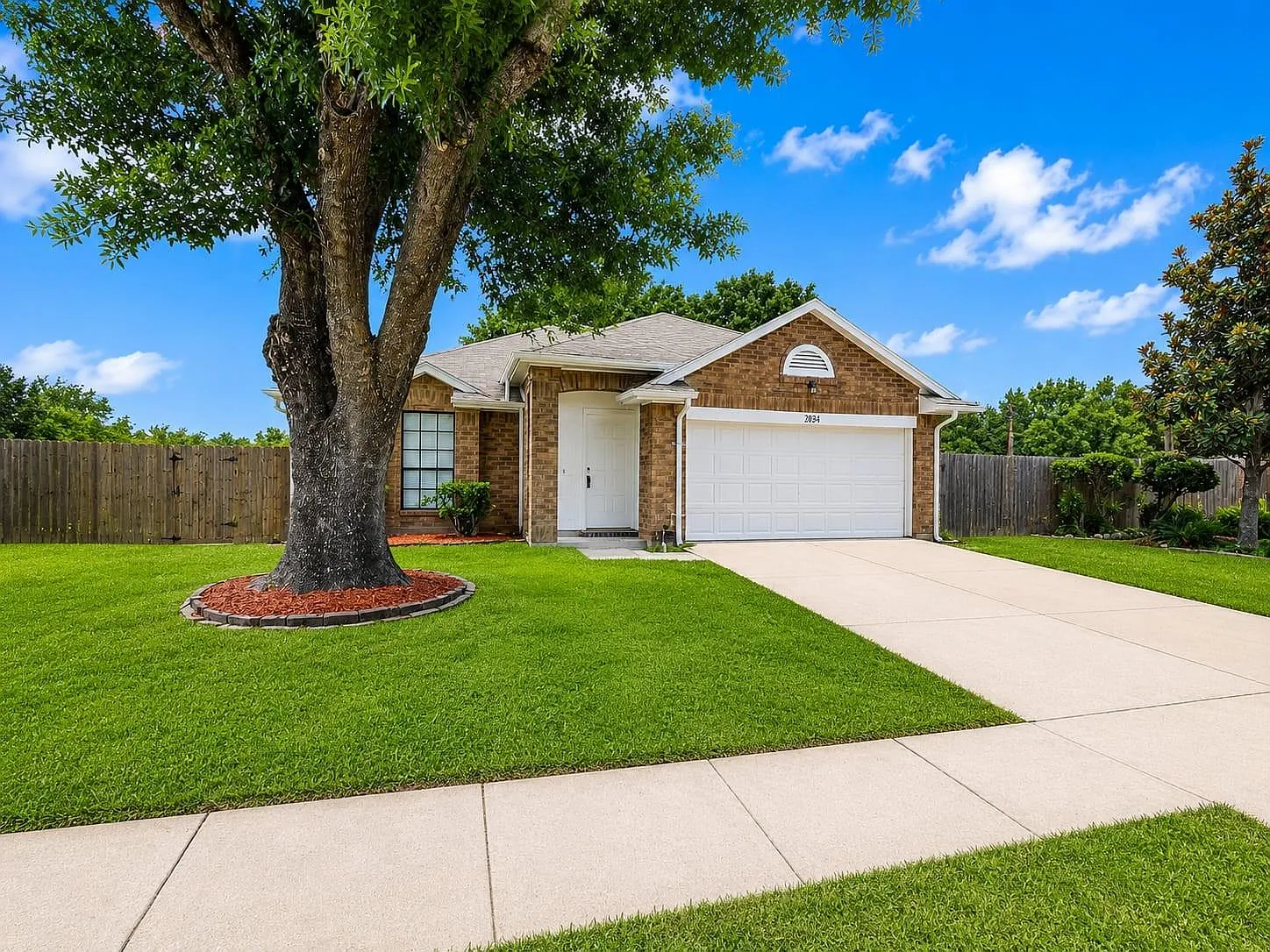 3 bed, 2.0 bath, 1749 sqft, $1,850 — Photo 1