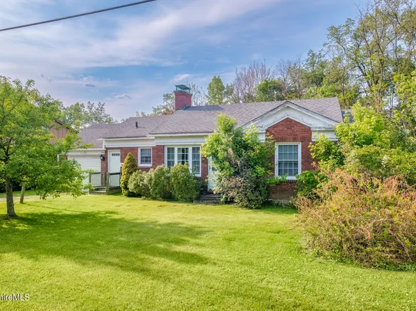 130 Berkshire Dr, Williamstown, MA 01267