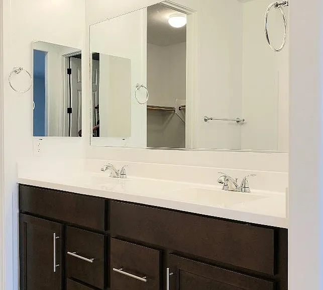 15684 W Jackson St — Photo 13