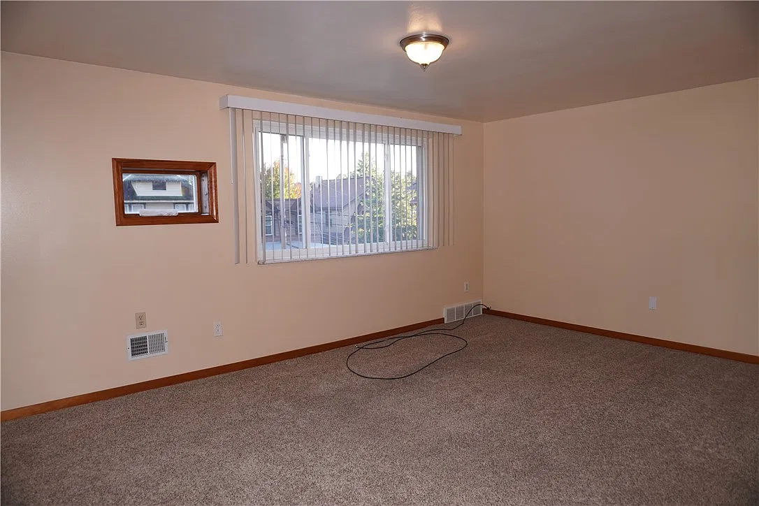 2 bed, 988 sqft, $1,100 — Photo 3