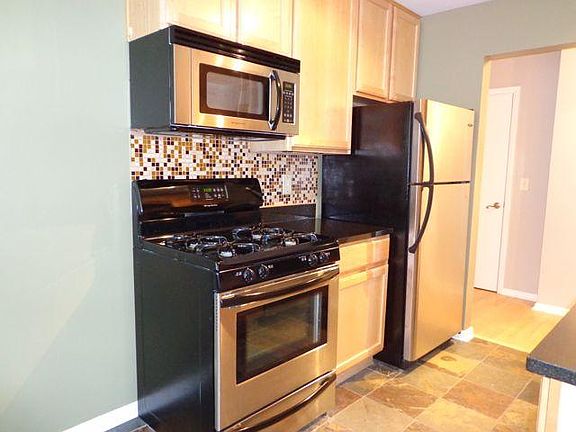 5th image of 3215 Pillsbury Ave #4
