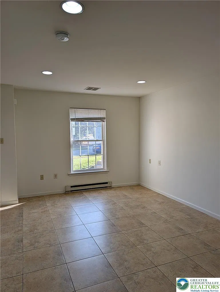 2 bed, 1.5 bath, 1200 sqft, $1,650 — Photo 4