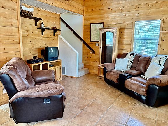 3rd image of 173 Naranjo Creek Rd
