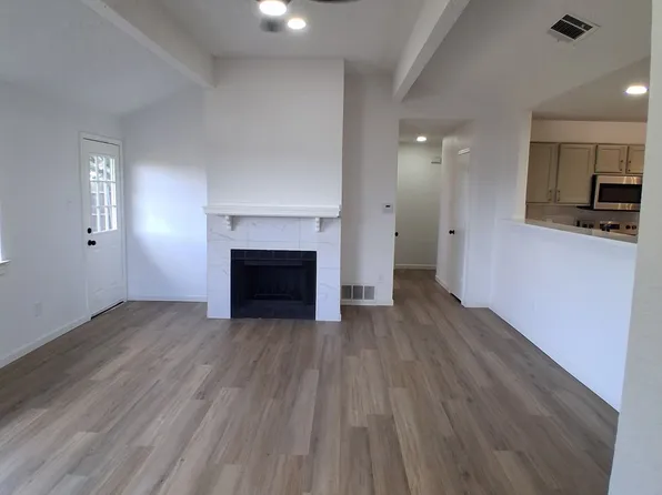414 Valley Mills Dr, Arlington, TX 76018