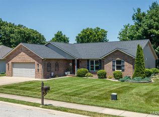 105 N Porte Dr, Highland, IL 62249