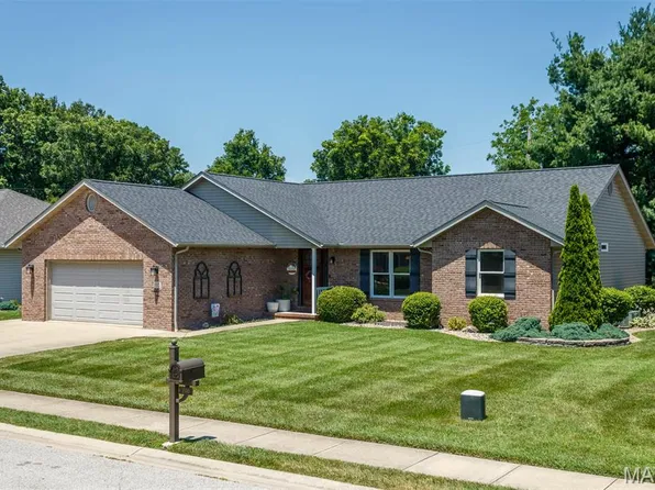 105 N Porte Dr, Highland, IL 62249