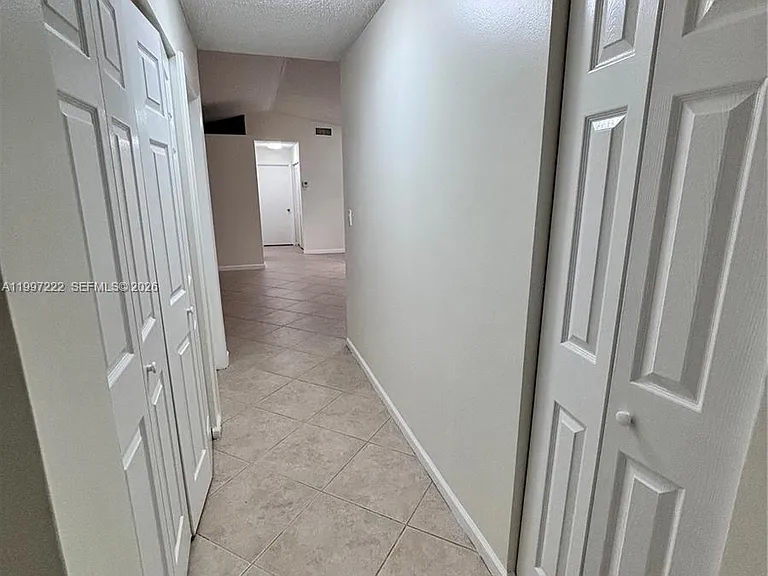821 W Beckley Sq — Photo 14
