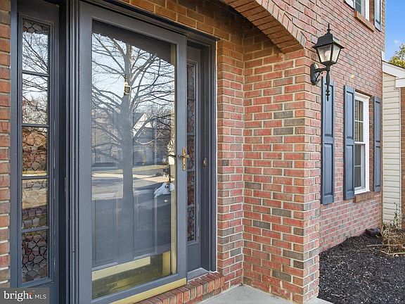 4th image of 1107 Stratford Cir