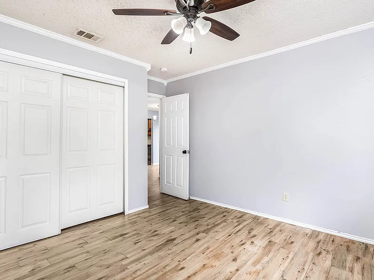 5204 Gawain Dr — Photo 10