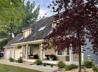 900 Upper Cove Rd, Mound, MN 55364