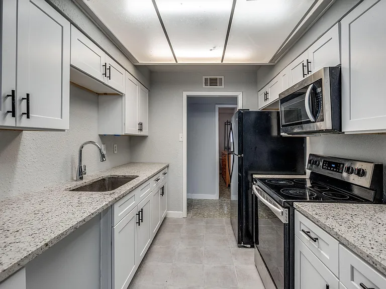 Eagle Lake Dr — Photo 4