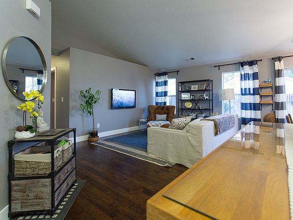 3rd image of 1623 Orchid Dr