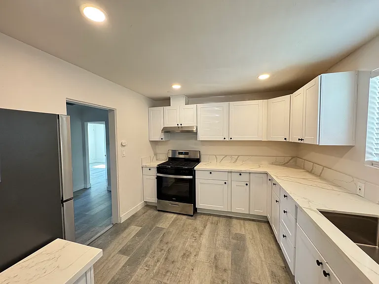 5428 Churchward St — Photo 4