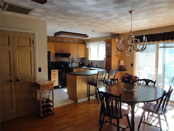 5th image of 824 Williamsburg Cir