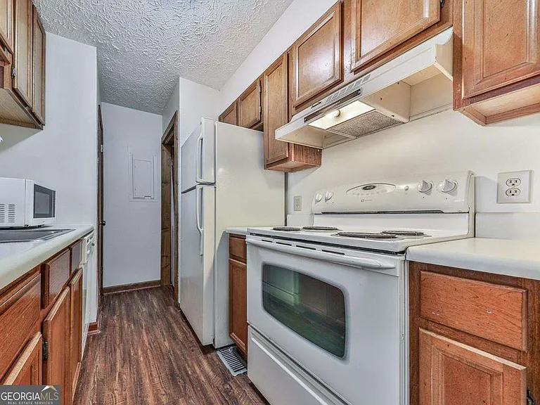 1101 Fairway Oaks — Photo 20