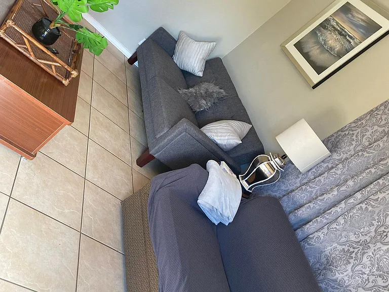 Carolyn St — Photo 9
