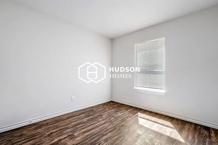 3511 E Colgate St — Photo 8