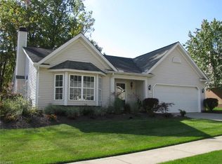 215 Bridgewater Ln, Chardon, OH 44024