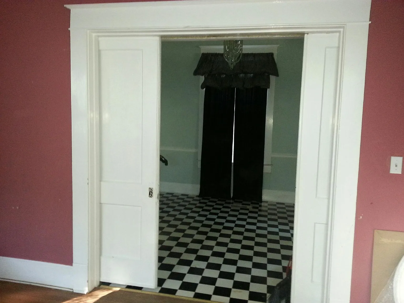 3 bed, 2.5 bath, 2500 sqft, $1,600 — Photo 2