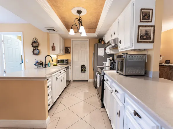 5390 Woodland Lakes Drive #201, Palm Beach Gardens, FL 33418