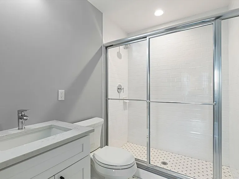 47 Beekman Ave #33 — Photo 7