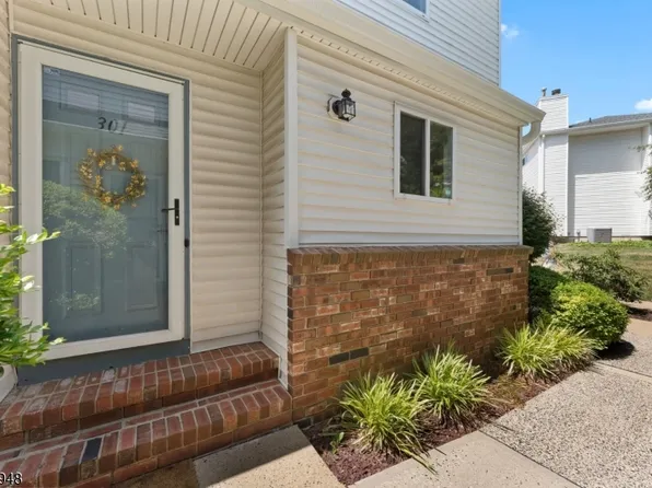 301 Saddle Ct, Raritan Twp., NJ 08822