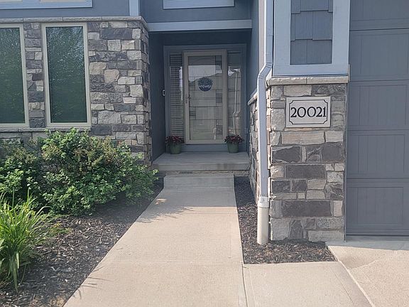 2nd image of 20021 Oak St