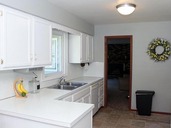 4th image of 17453 Reenders Ct