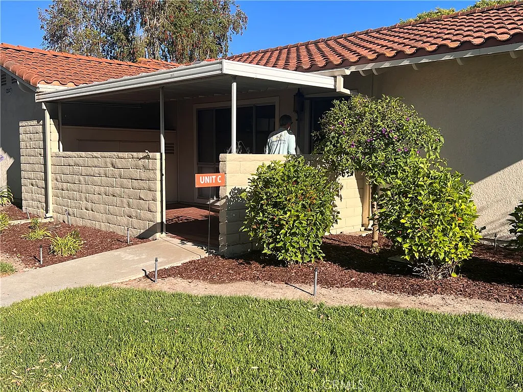 2 bed, 953 sqft, $3,250 — Photo 1