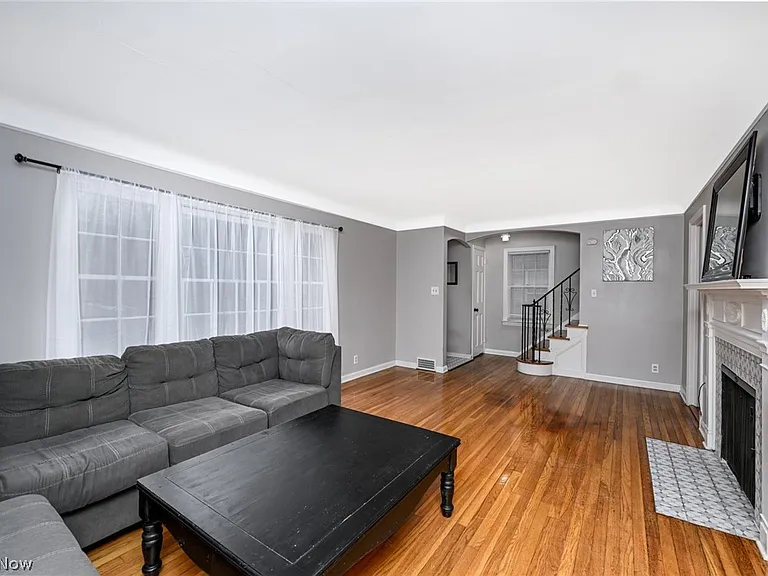 3699 Bainbridge Rd — Photo 8