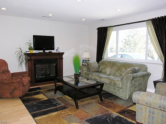 4th image of 8446 Stafford Dr