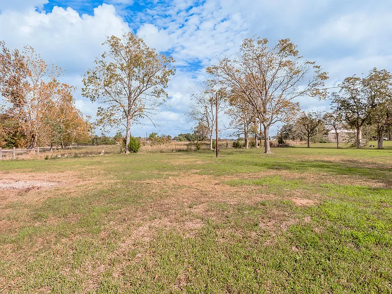 246 FM 405 — Photo 22