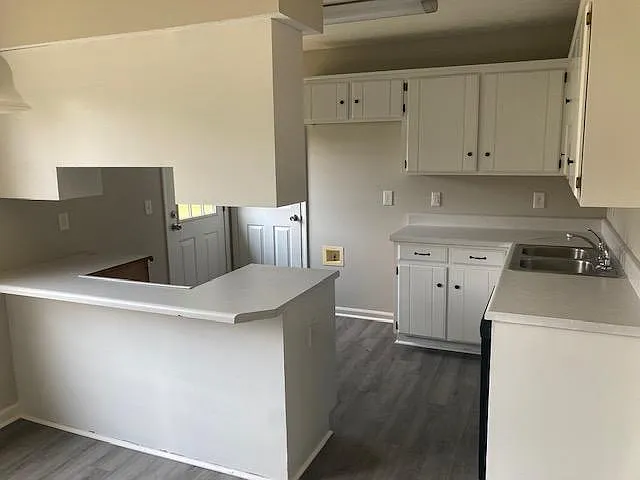 704 Seaton Ct — Photo 7