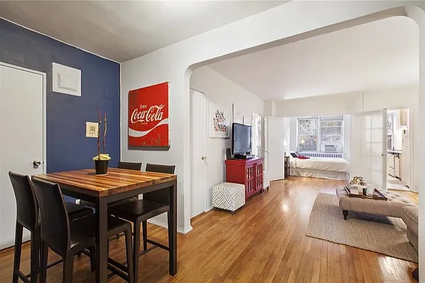 Rented by Metropolitan Equities | media 1