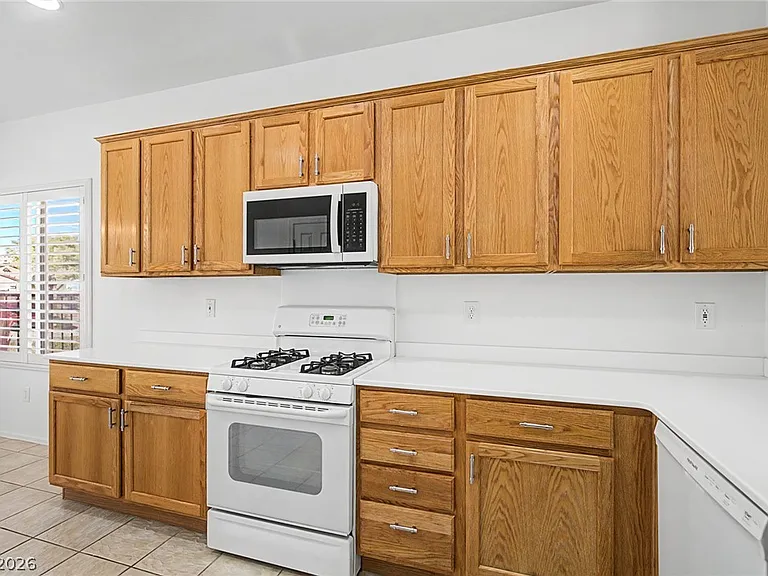 2108 Mardela Springs Ct — Photo 9