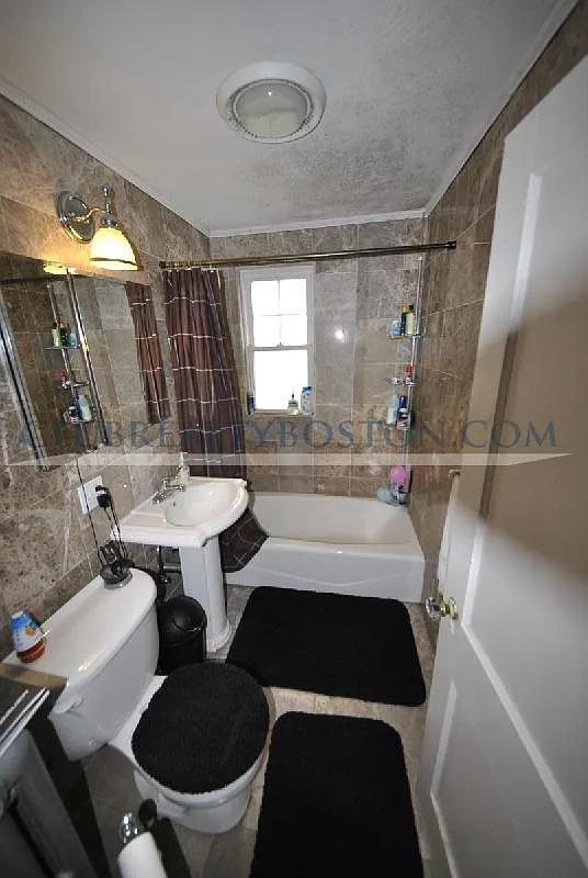 3 bed, 1.0 bath, $3,100 — Photo 1