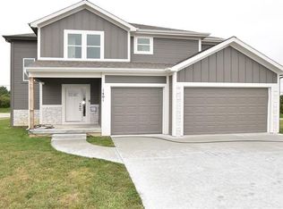 1513 Mary Cir, Smithville, MO 64089