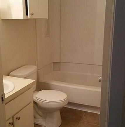3rd image of 2519 Hickory Dr