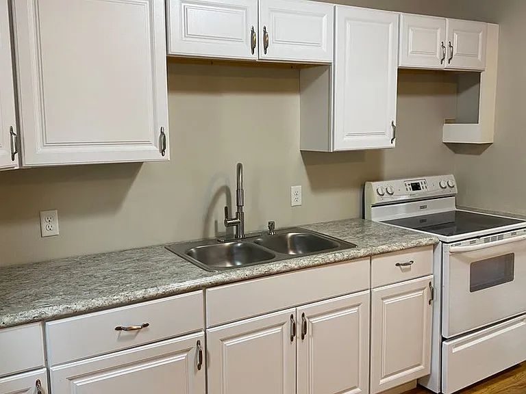 1503 E Bell Ave — Photo 2