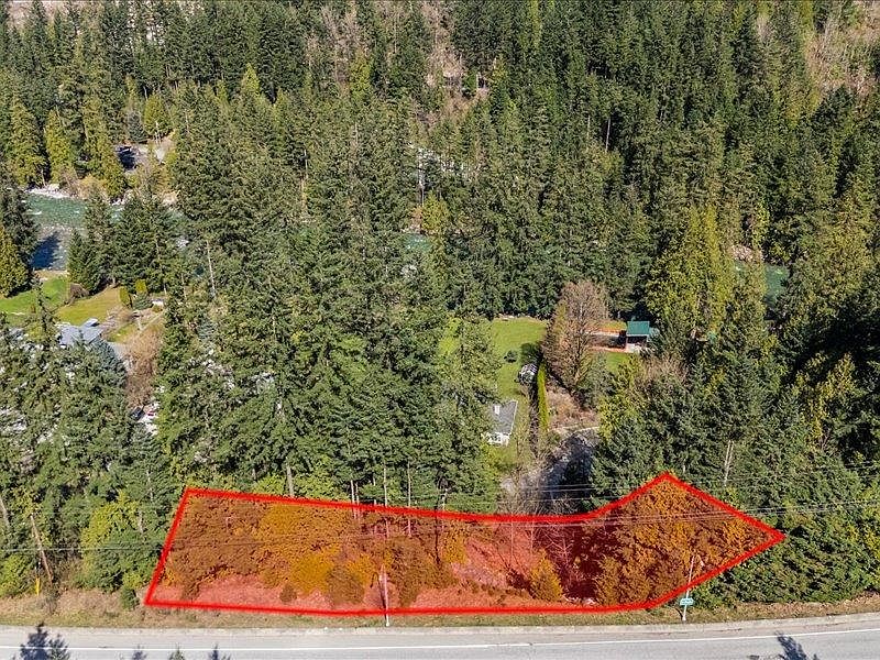 1st image of 320 Forrest Cres