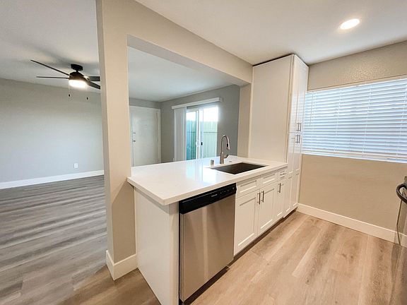 4th image of 3162 Monroe Ave #20