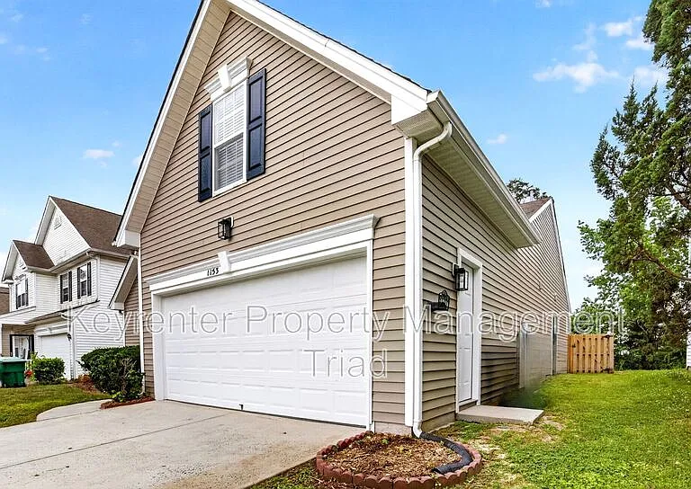 1153 Hawick Dr — Photo 23