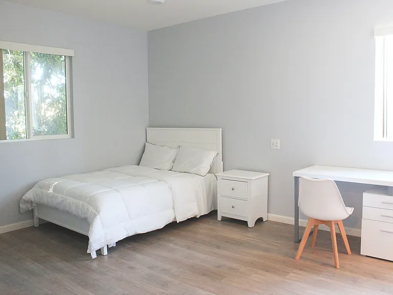 1259 W 36th Pl — Photo 18