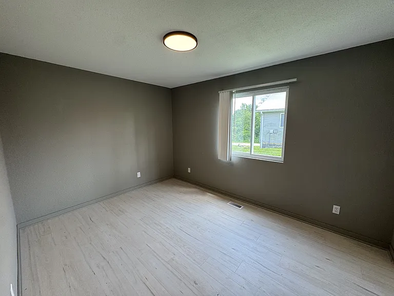 399 W Allen St — Photo 9