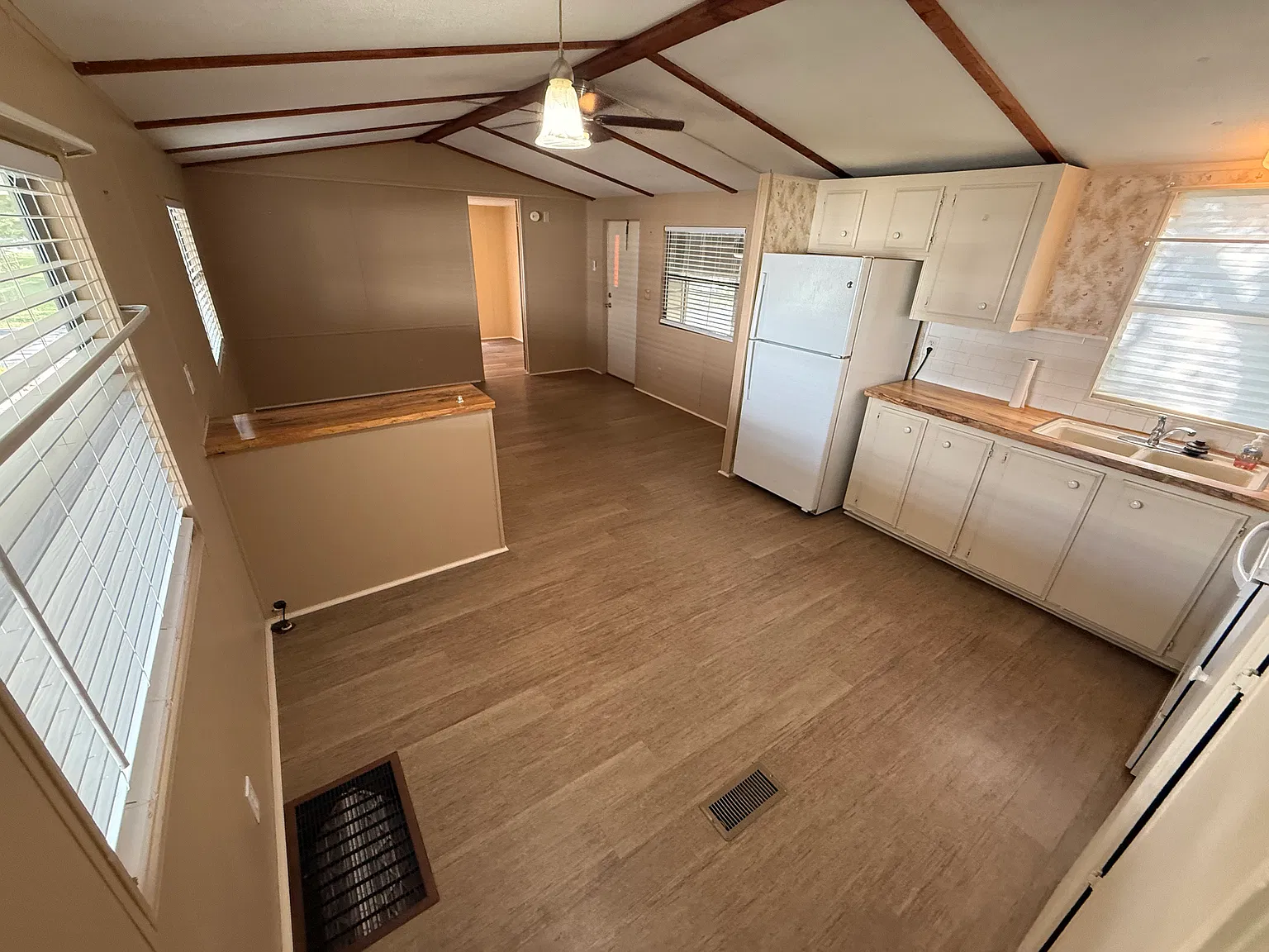 1450 Madeline Ave — Photo 3