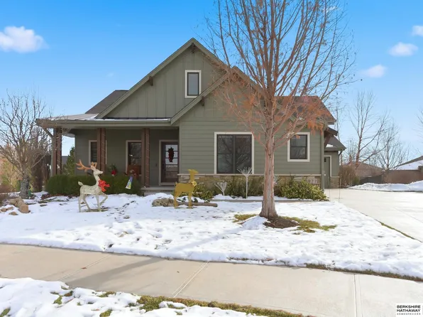 21977 Brookside Ave, Elkhorn, NE 68022