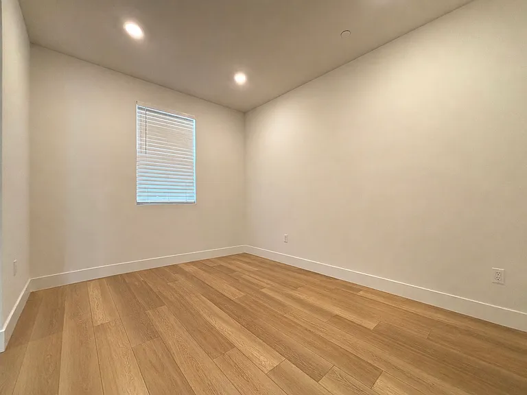 2051 Rosemary Dr — Photo 3