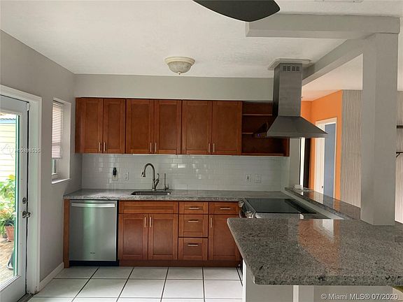 3rd image of 1634 SW 9th Ave #0