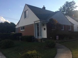 19716 Lancaster St, Harper Woods, MI 48225