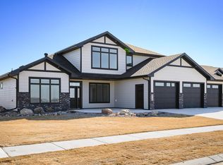 6119 Crested Butte Rd, Bismarck, ND 58503